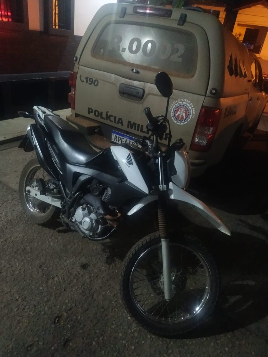 Brumado: Polícia Militar recupera moto roubada abandonada em matagal