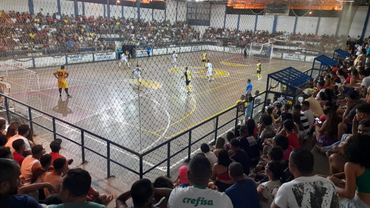 Todo mundo foi! Chuva de gols e boa organização marcaram a primeira rodada da copa Brahma de Futsal em Brumado.
