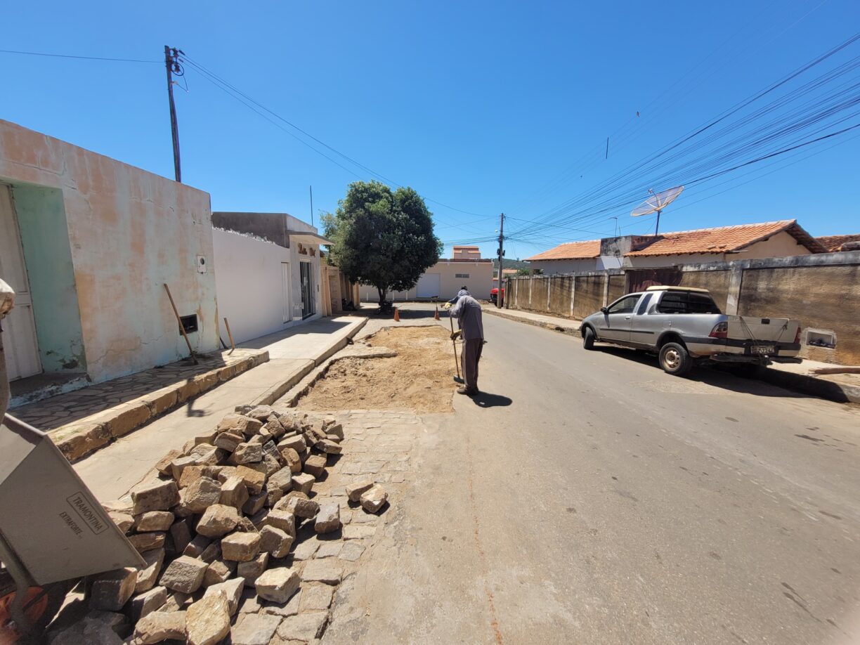 Tapa buraco: Prefeitura de Brumado melhora o tráfego em várias ruas da cidade.