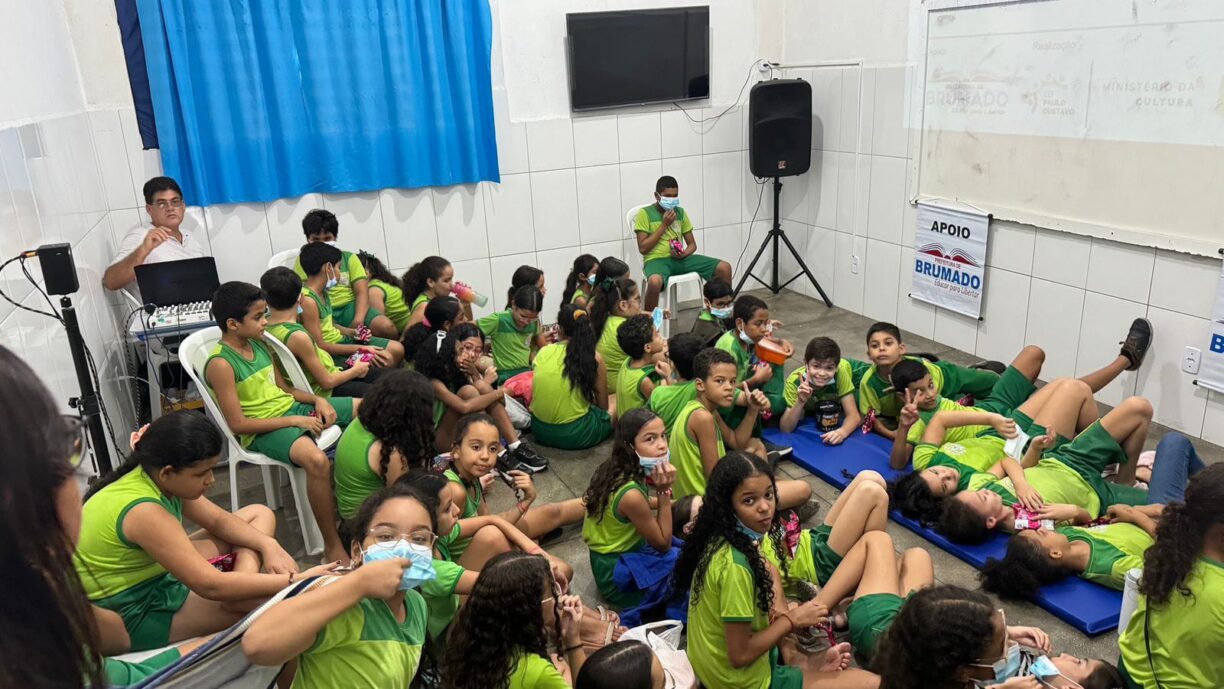Projeto financiado pela Lei Paulo Gustavo está levando sessões de filmes para as escolas municipais de Brumado