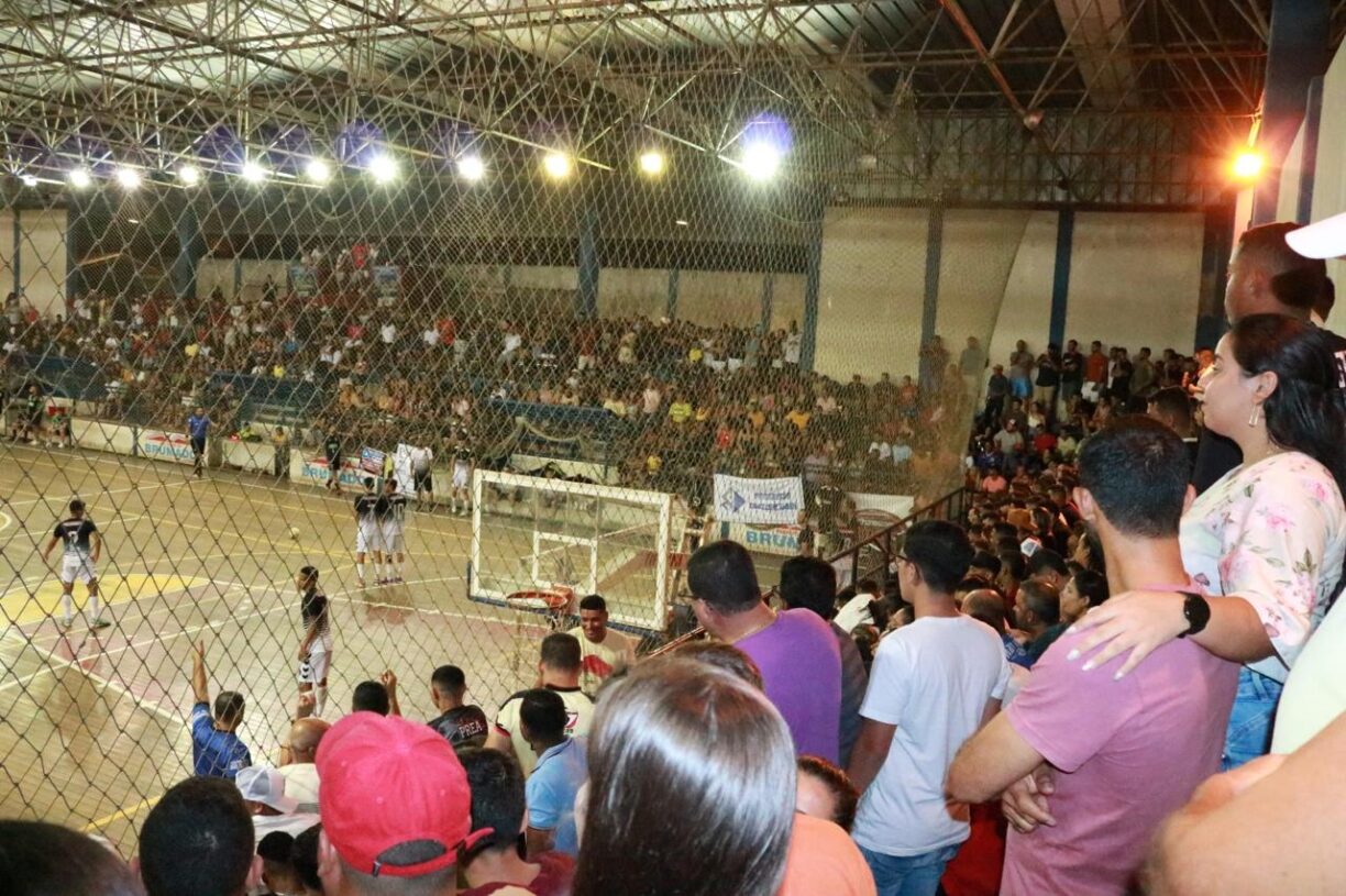 Ginásio cheio! Sexta-feira Fervente na Semifinal da Copa Brahma de Futsal em Brumado