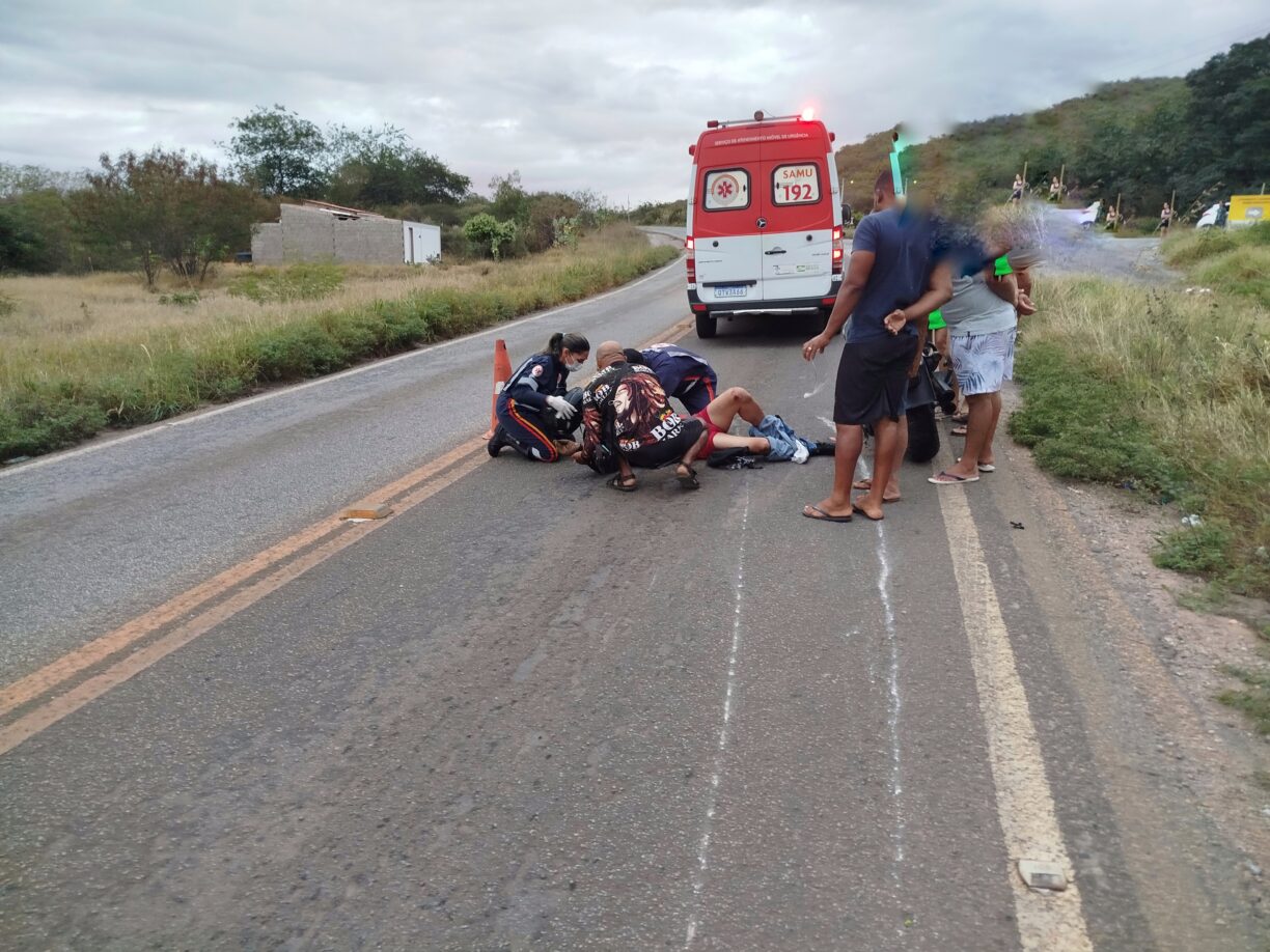 Motociclista fica ferido em acidente na Curva do Cinco em Brumado.