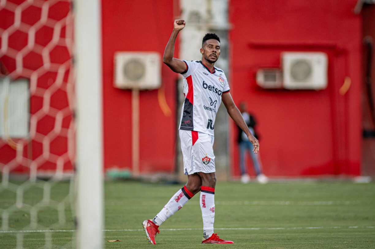 Na garra! Vitória arranca os três pontos do Internacional no apagar dos refletores, veja os gols