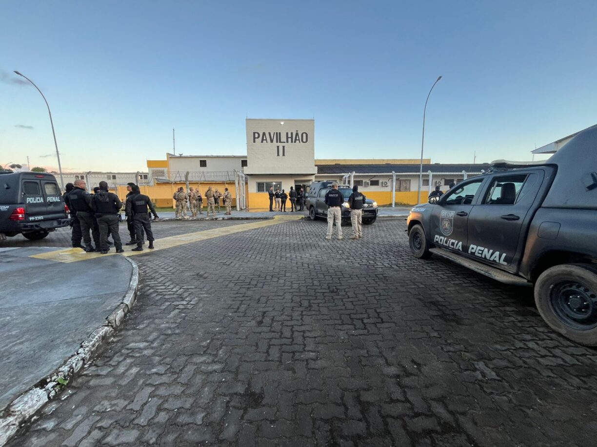 Olha o bonde! Líderes de facções criminosas são transferidos para presídio de segurança máxima de Serrinha, assista.