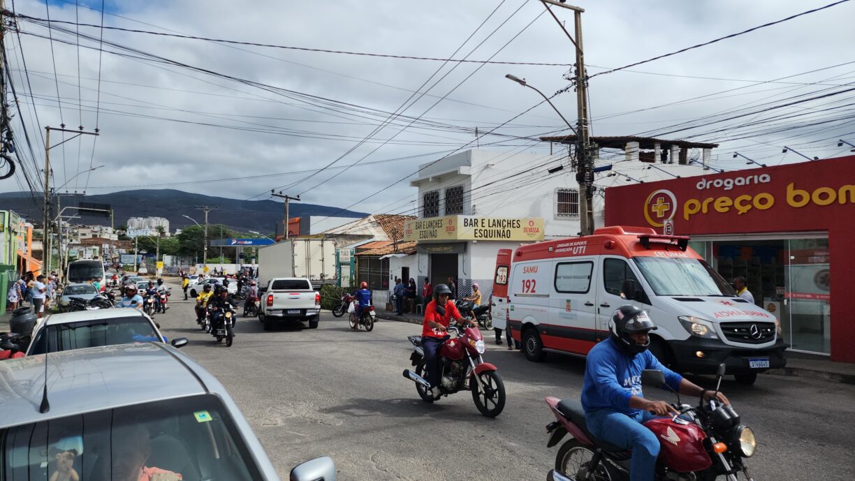 VÍDEO: Caminhão desgovernado atinge veículos em Brumado.