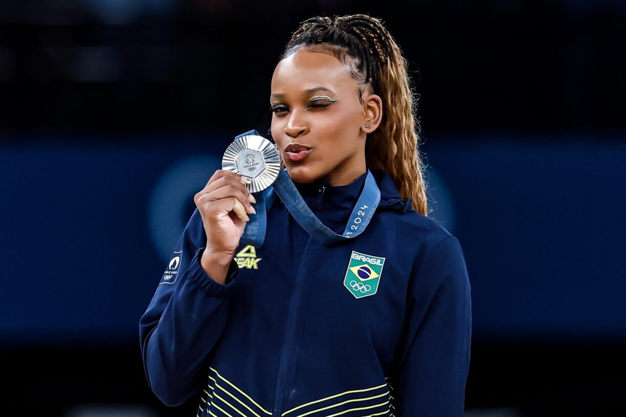 Tá broncando! Rebeca Andrade é medalha de prata no salto na ginástica olímpica.