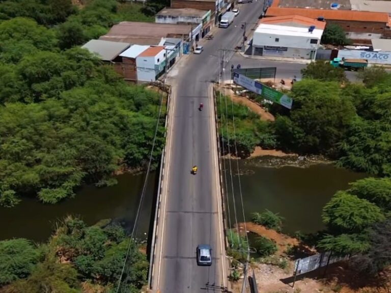 Pense numa obra! “Gui lança proposta mil grau” para reformar e deixar mais segura a tradicional ponte do São Félix, em Brumado.