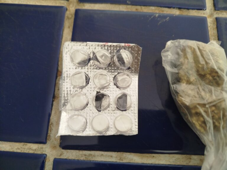 Carreteiro ‘Noia’ é preso com ‘rebites’ e maconha, em Brumado.