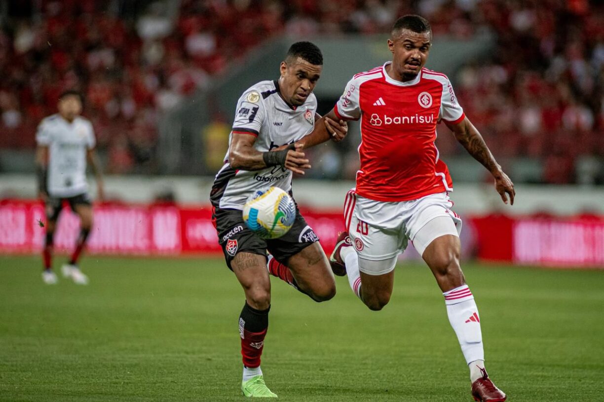 Assista: Vitória toma três do Internacional no Beira-Rio
