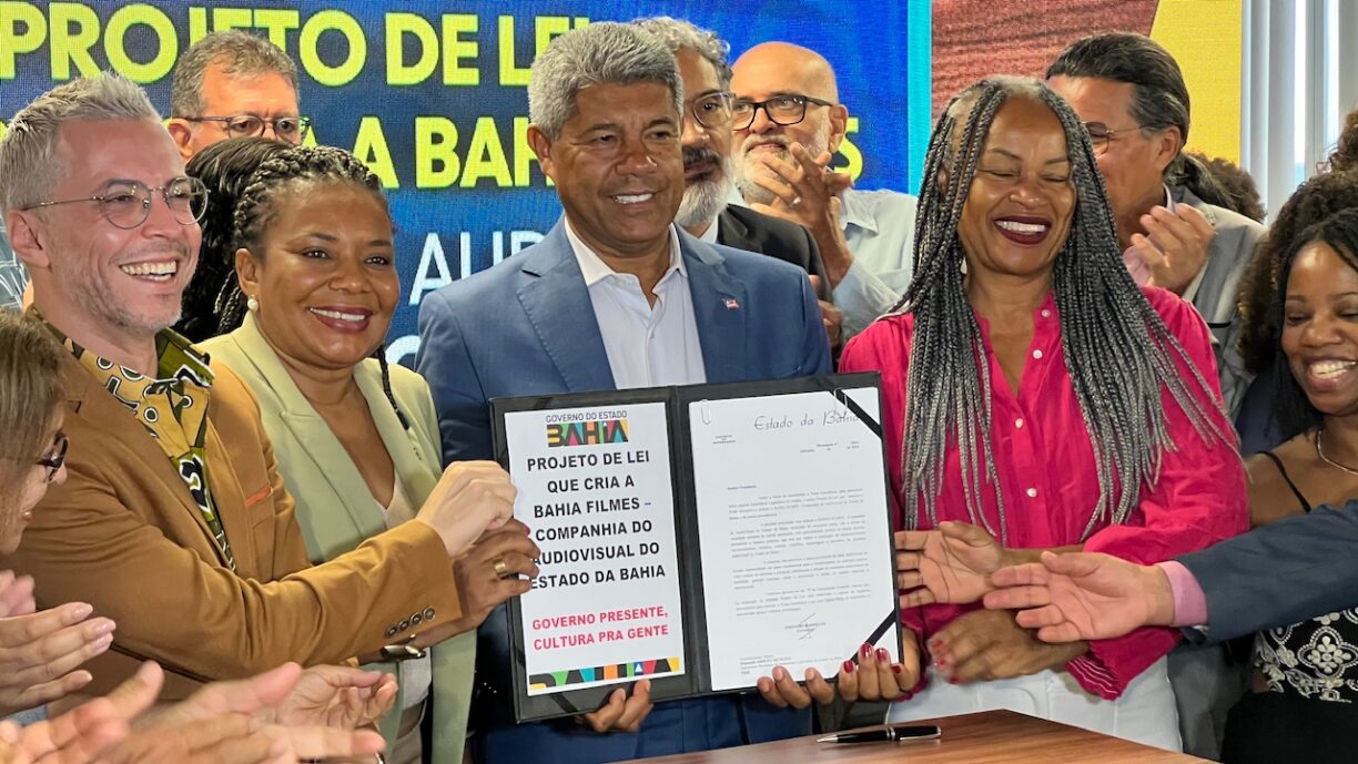 Jero entrega Projeto de Lei que cria a primeira empresa estadual do audiovisual do Brasil à Alba