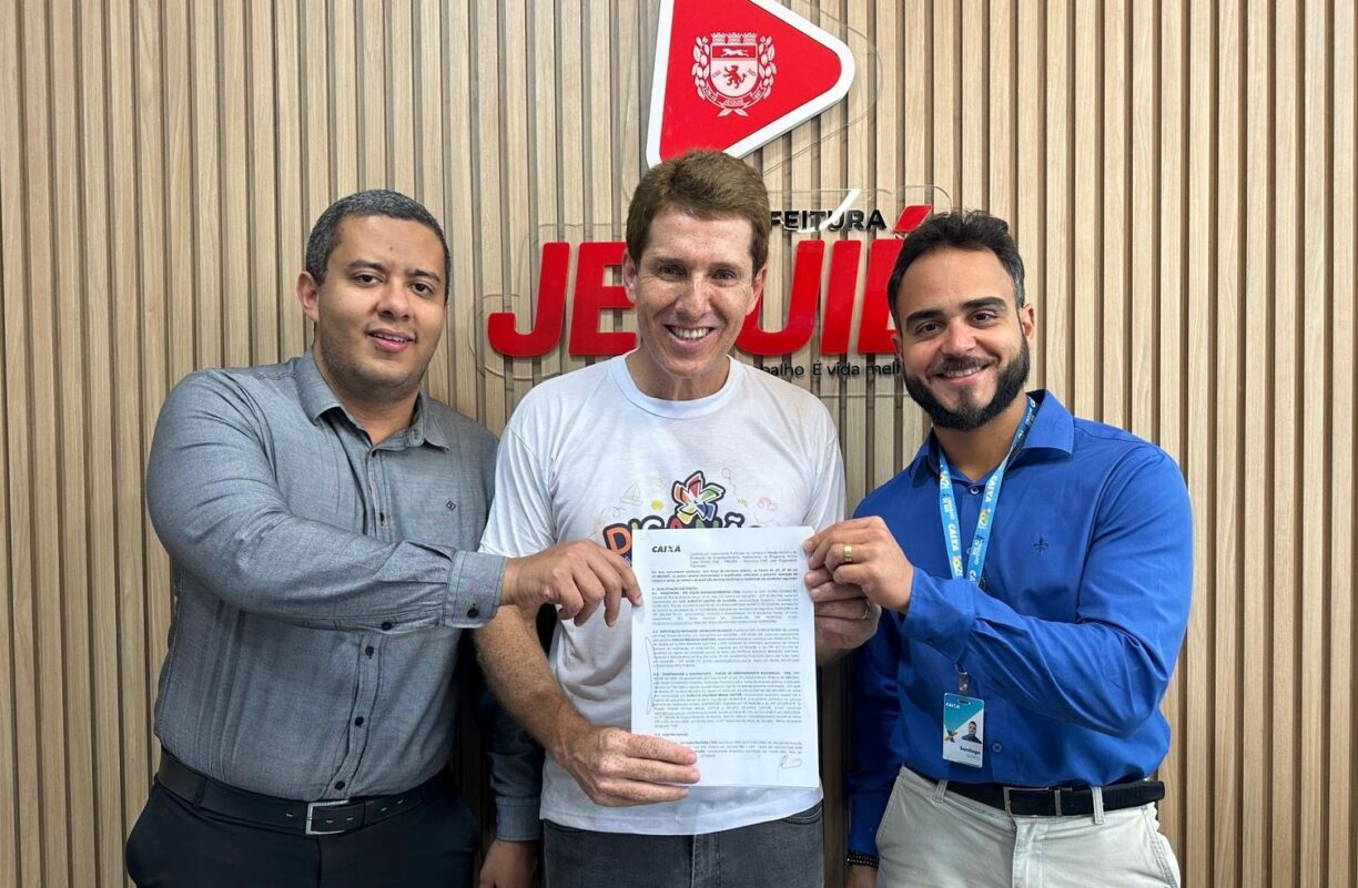 Zé Cocá assina autorização de contratos para execução do Minha Casa, Minha Vida em Jequié