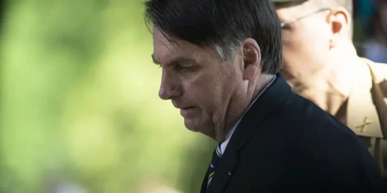 Bolsonaro é denunciado pela PGR por “tentativa de golpe”