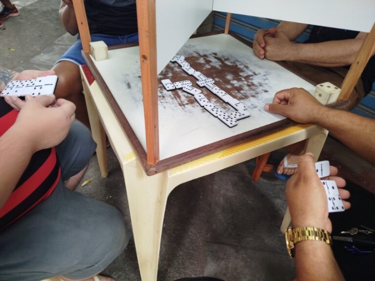 Só jogador caro! 1° edição do Torneio de Dominó da Alameda acontece neste domingo, no centro de Brumado.