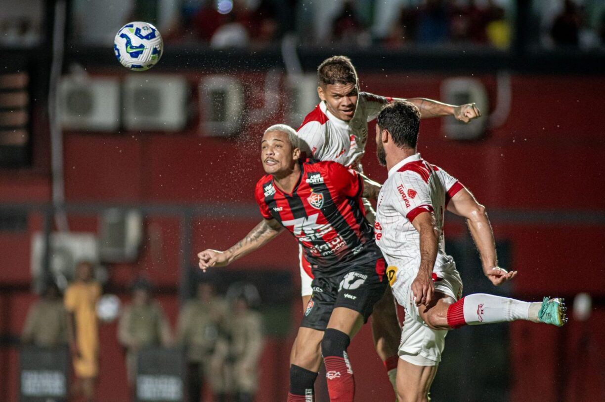 Assista: Vitória entrega o leite dentro de casa e acaba eliminado da Copa do Brasil pelo Náutico.