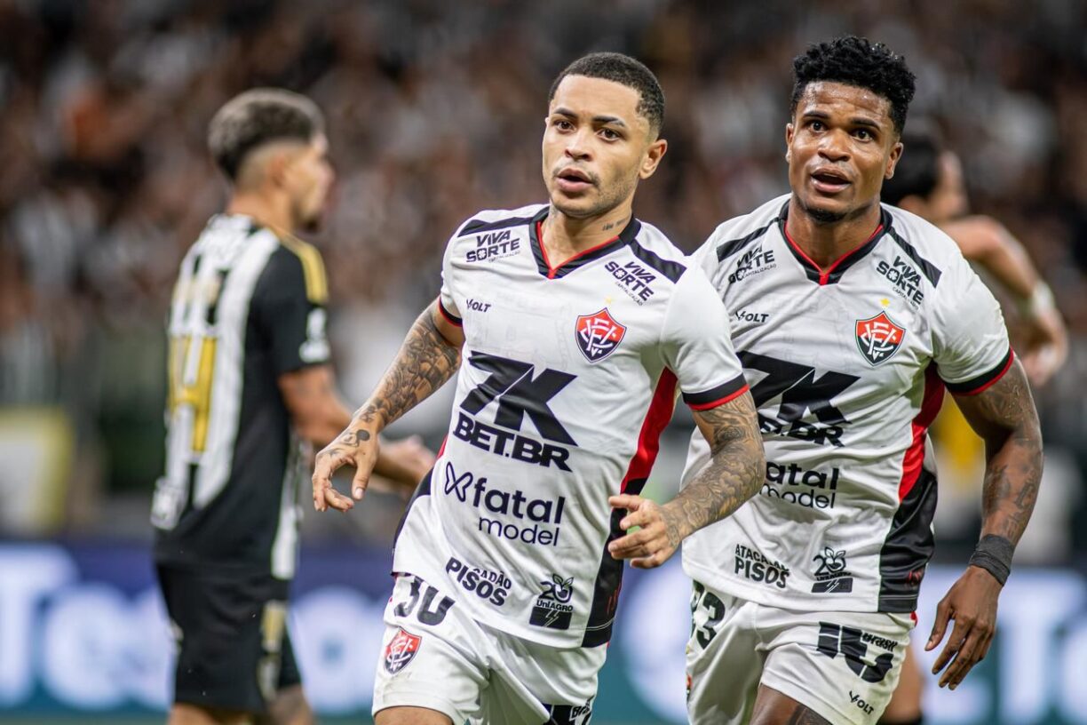 Assista: Vitória entrega o leite no final do jogo e cede empate ao Atlético Mineiro (Ouvir notícia