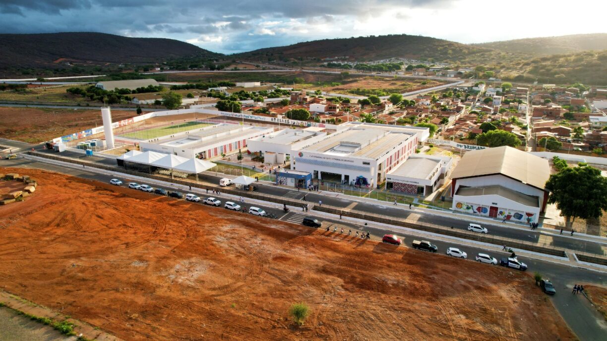 Jero soltou a carta! Com escola sustentável e mais equipamentos de saúde, Brumado vive nova fase com R$ 81,5 milhões em investimentos do Governo do Estado.