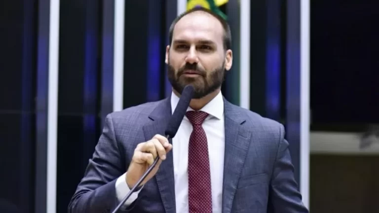 Licença de Eduardo Bolsonaro termina neste domingo. Missionário José Olímpio tá no lugar.