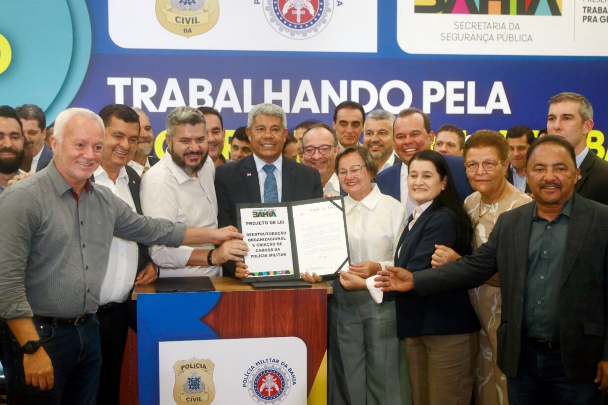 Jequie ganha CPR e Batalhão de Brumado deverá crescer com os novos projetos de lei que reestruturam a organização da segurança pública na Bahia. Governo entregou novas viaturas para PM e PC.