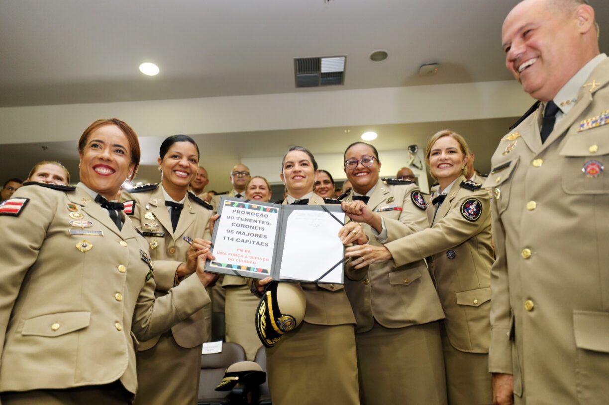 Governador sanciona leis para criação de novos comandos e promove oficiais da Polícia Militar