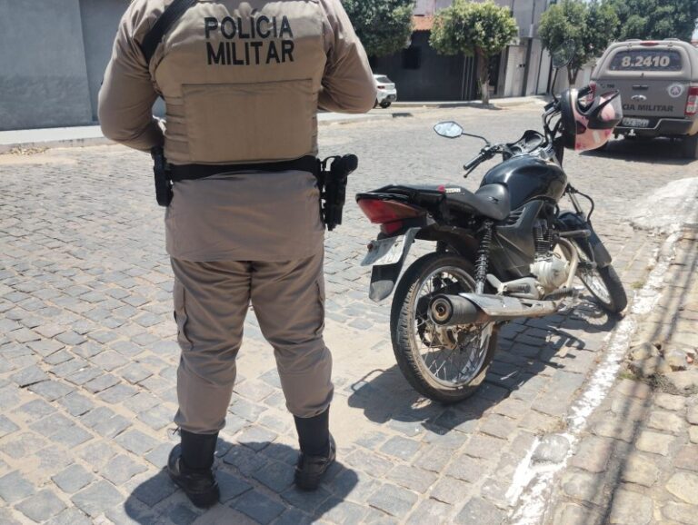 Rápida ação da PM resulta na recuperação de uma motocicleta furtada em Brumado.