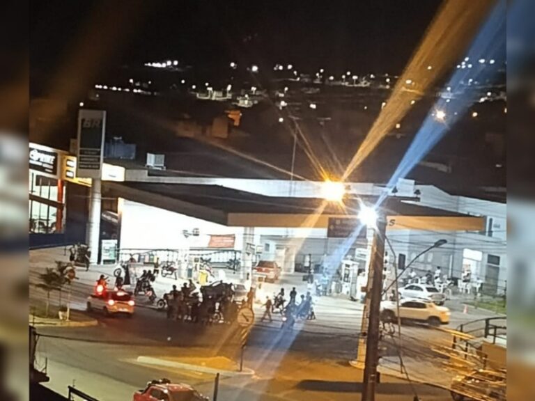 Cada um pague o seu! Colisão entre duas motos deixa jovem ferida, em Brumado