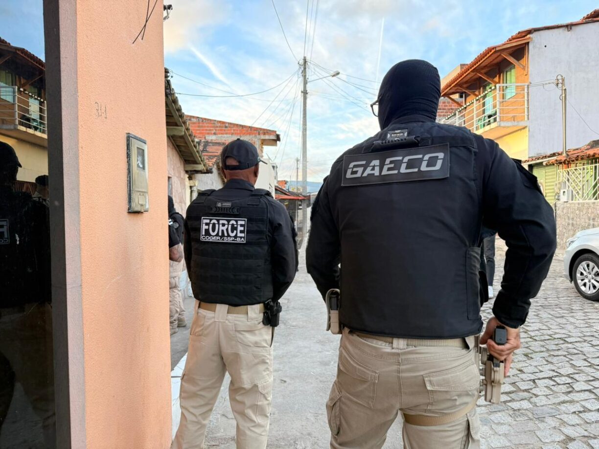 Assista: MPBA e SSP deflagram operação contra PMs investigados por homicídios em Jequié
