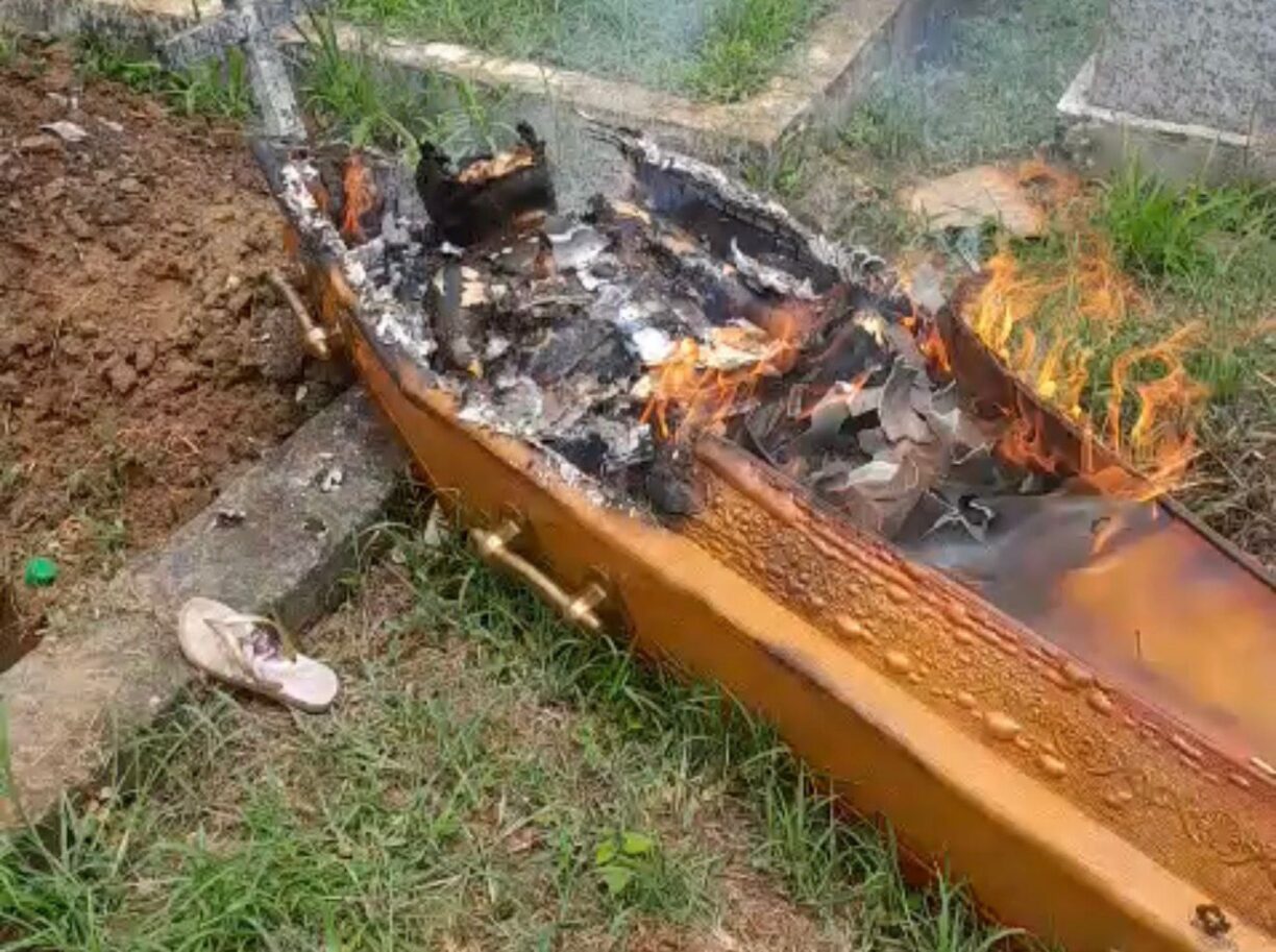 Assista: Enterro de Léo Bufinha vira cenário de terror no sul da Bahia.