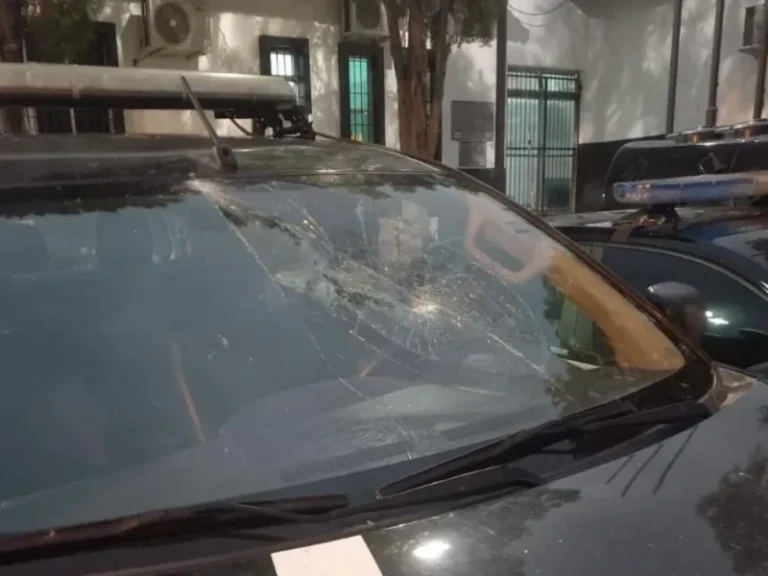 Desacreditou! Cramunhão é preso após quebrar vidro da viatura na pedra em frente da delegacia de Brumado