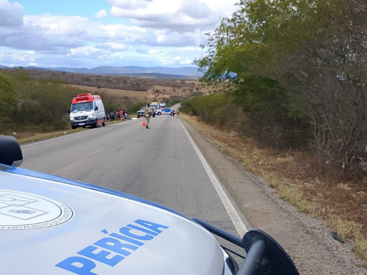 Tragédia na BR-030: jovem morre após colisão com carreta próximo à Lagoa do Leite em Brumado