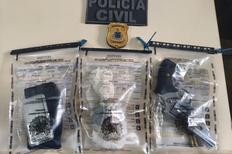 Brumado: Polícia Civil apreende drogas e arma de uso restrito no Morro dos Macacos.