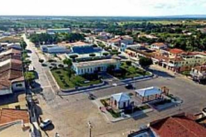 Envolvido tomba após confronto com a PM na zona rural de Cordeiros; revólver é apreendido