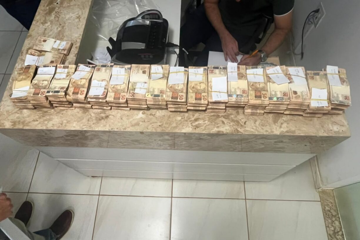 PRE apreende mais de R$ 1,3 milhão em dinheiro vivo durante abordagem na BA-026, em Tanhaçu